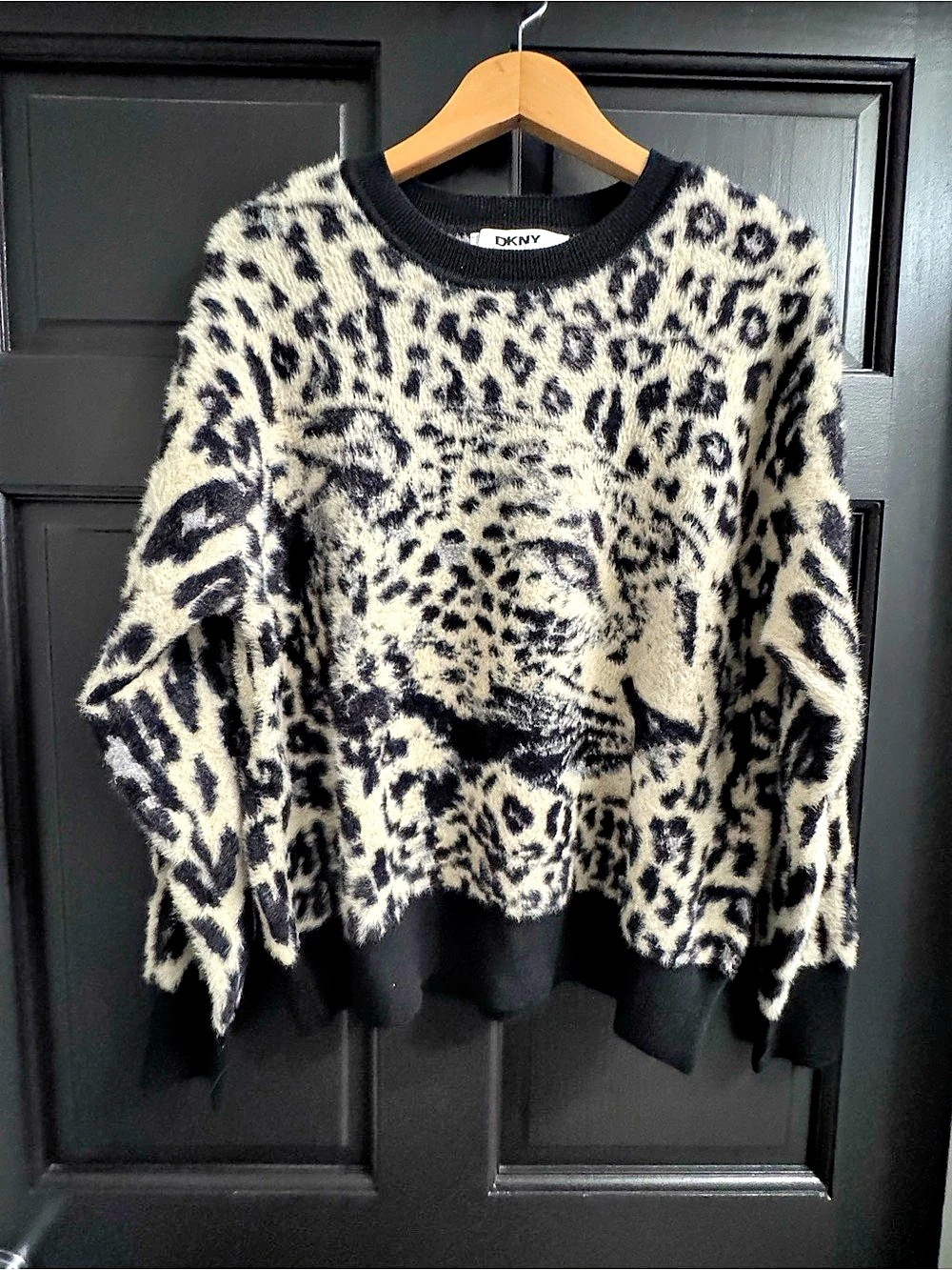 DKNY Leopard Print Crewneck Sweater Size Medium Like New